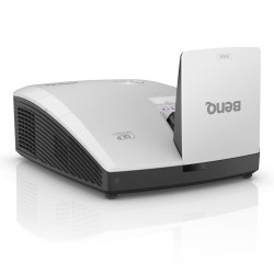 Ультракороткофокусный проектор BenQ MW855UST+